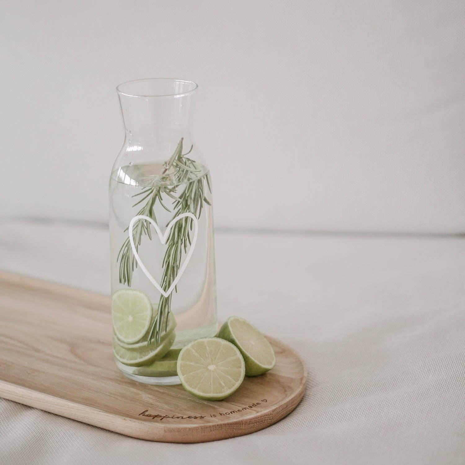 Carafe en forme de cœur blanc