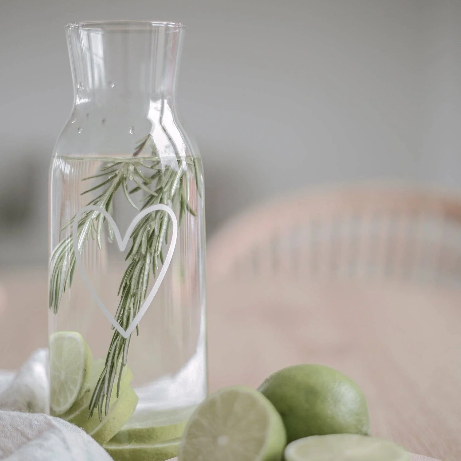 Carafe en forme de cœur blanc - Image 3