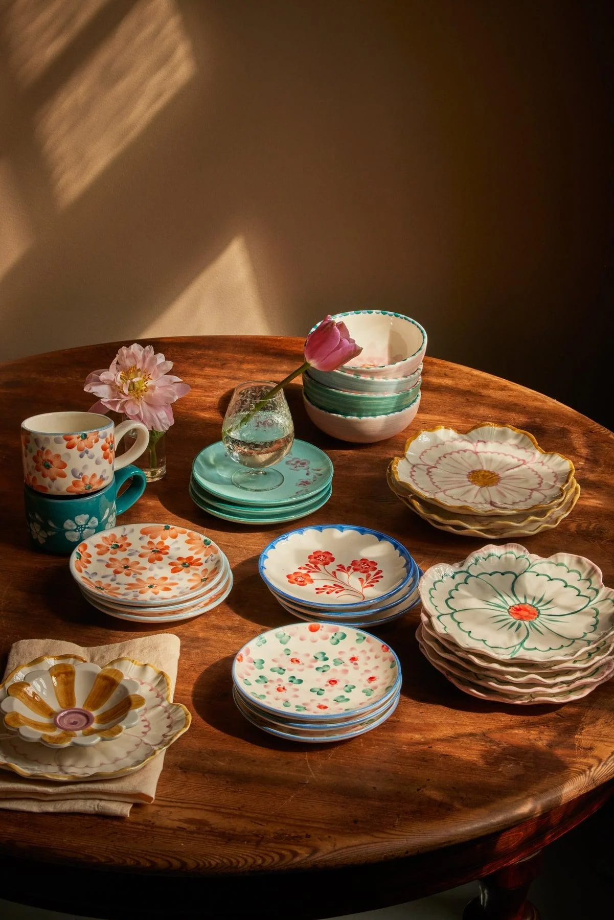Ceramic Cake Plate with Hand-painted Flowers - Pink - Image 2