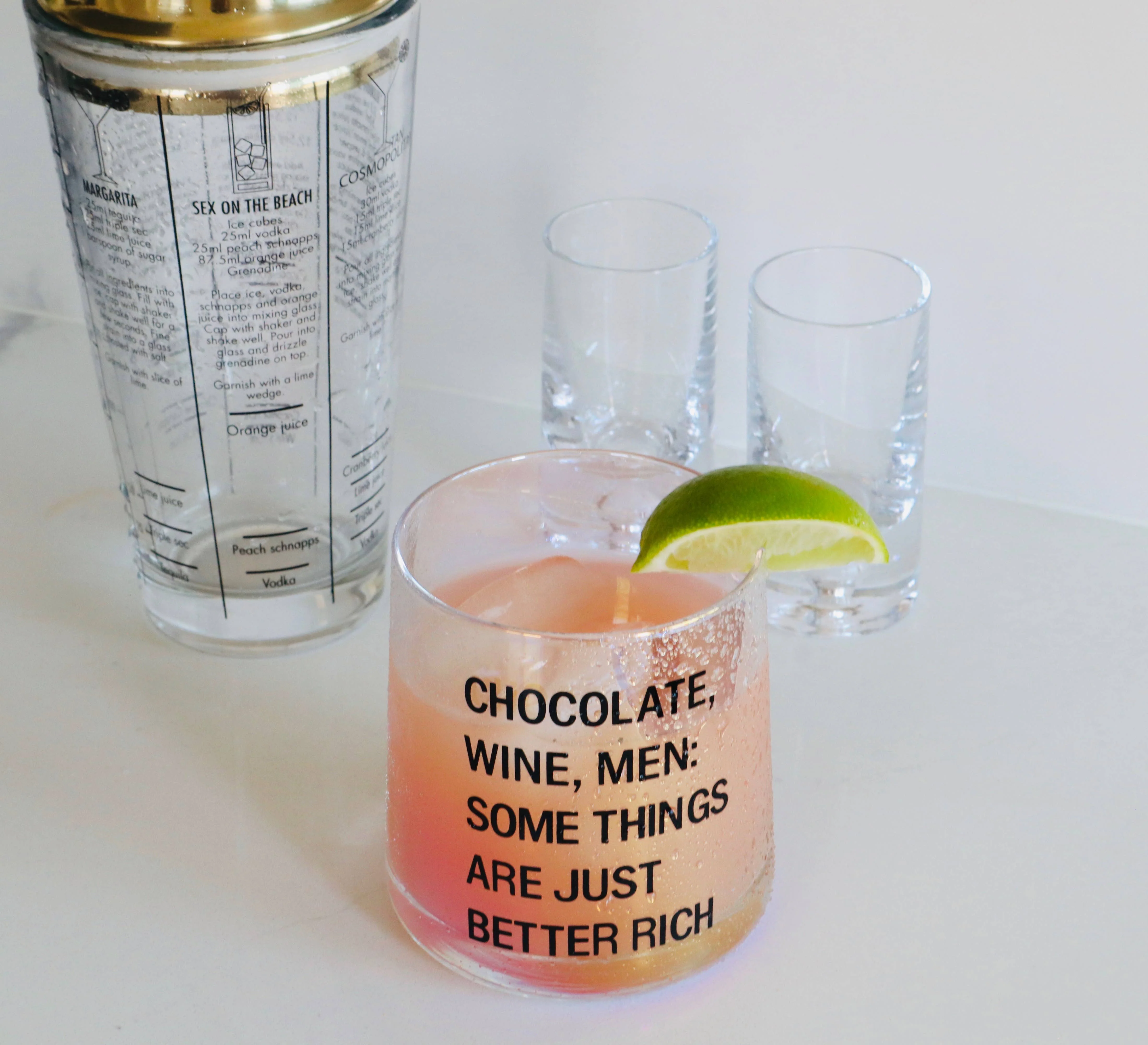 Certaines choses sont meilleures : verre riche, verre transparent: Fini transparent