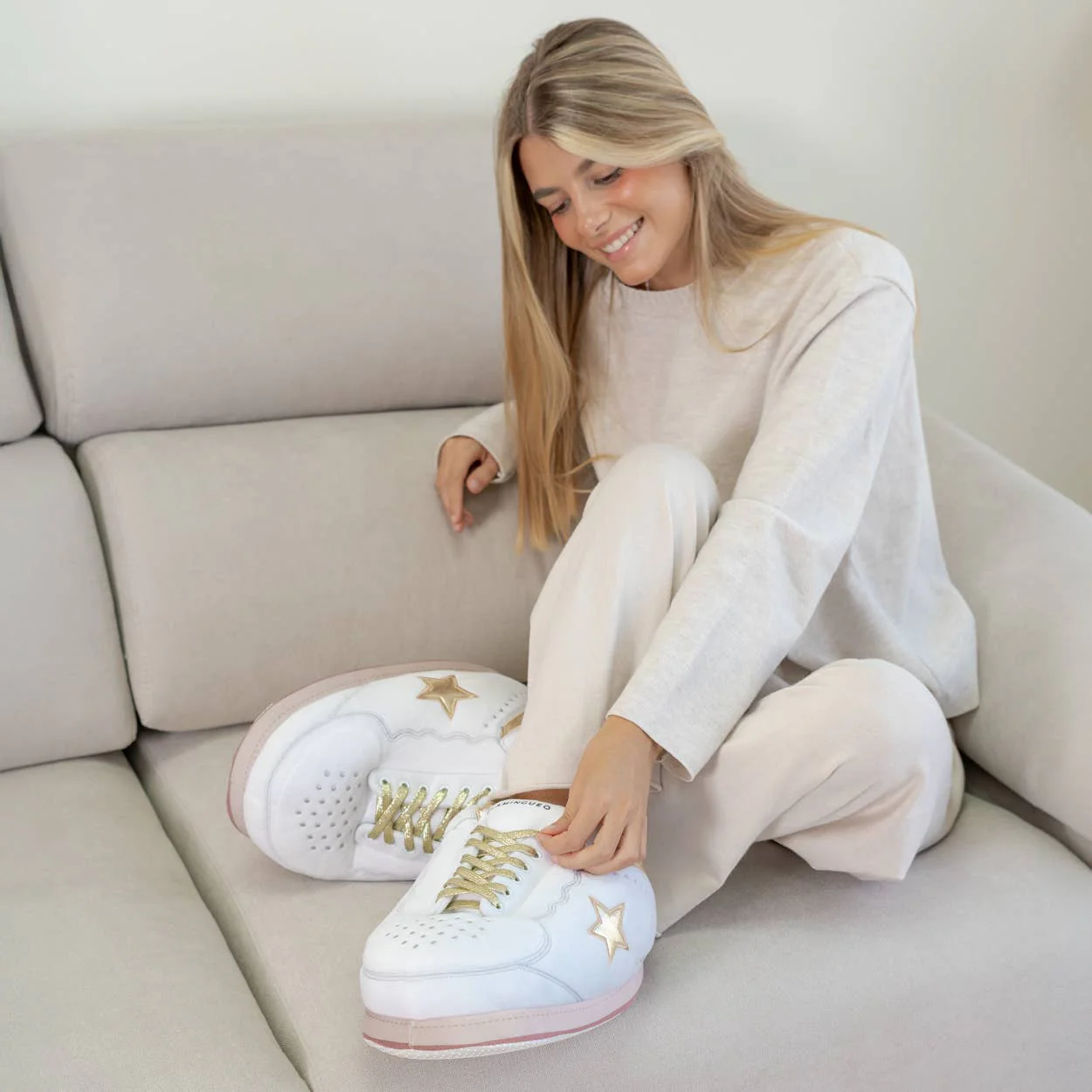 Chaussures de maison Giant avec botte haute et étoile dorée - Image 3