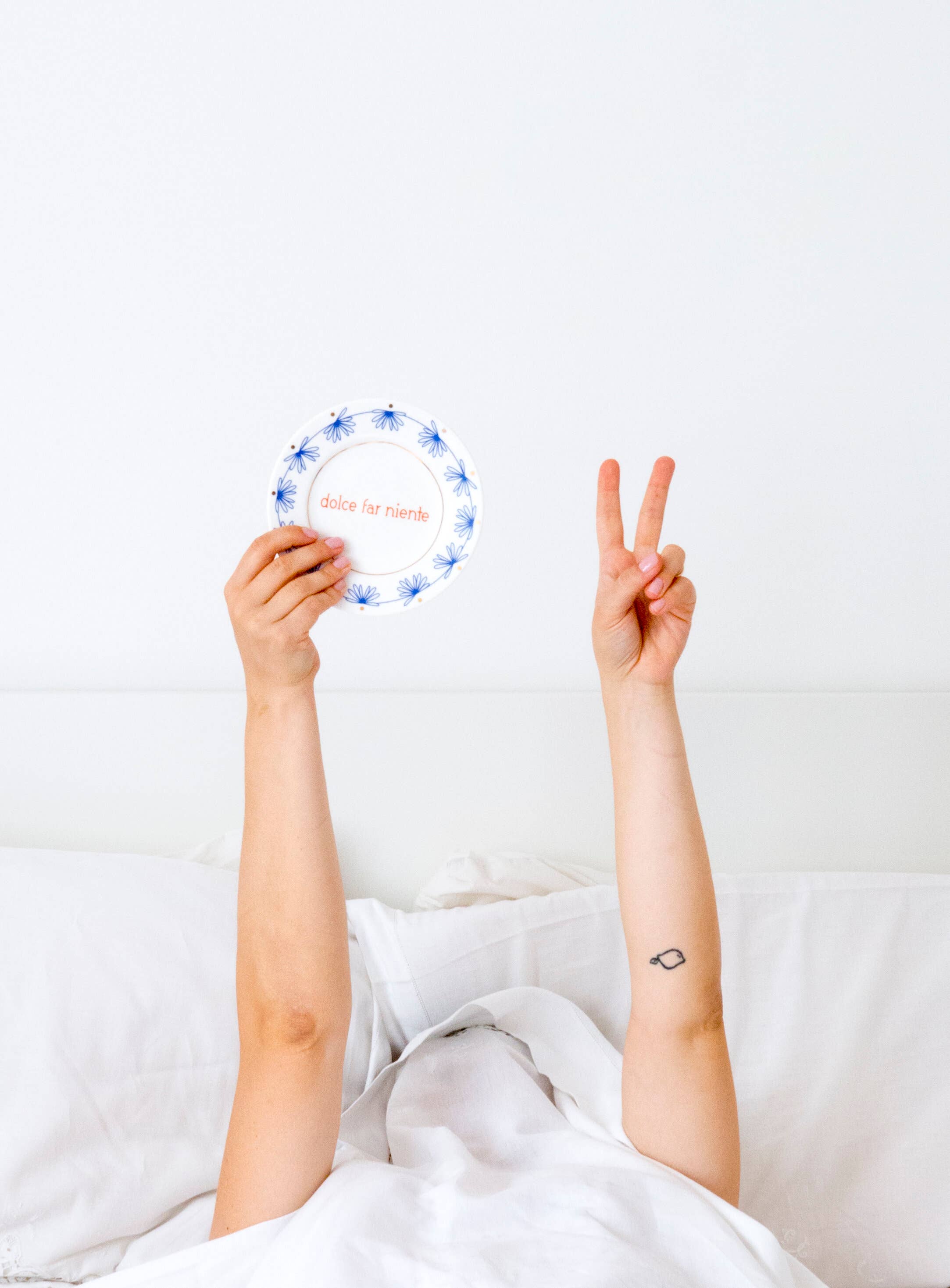 DOLCE FAR NIENTE - Assiette en porcelaine avec inscription - Image 2