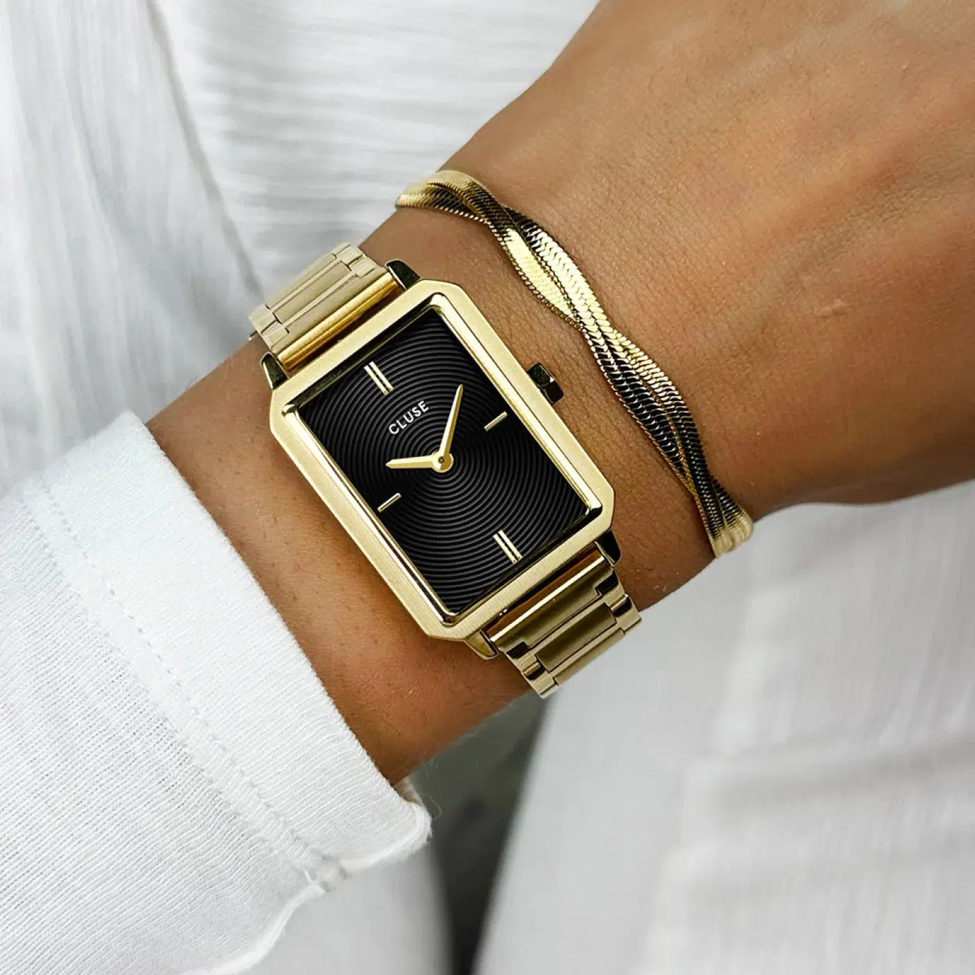 Fluette Watch Steel, Circular Texture Black, Gold Colour - Image 4