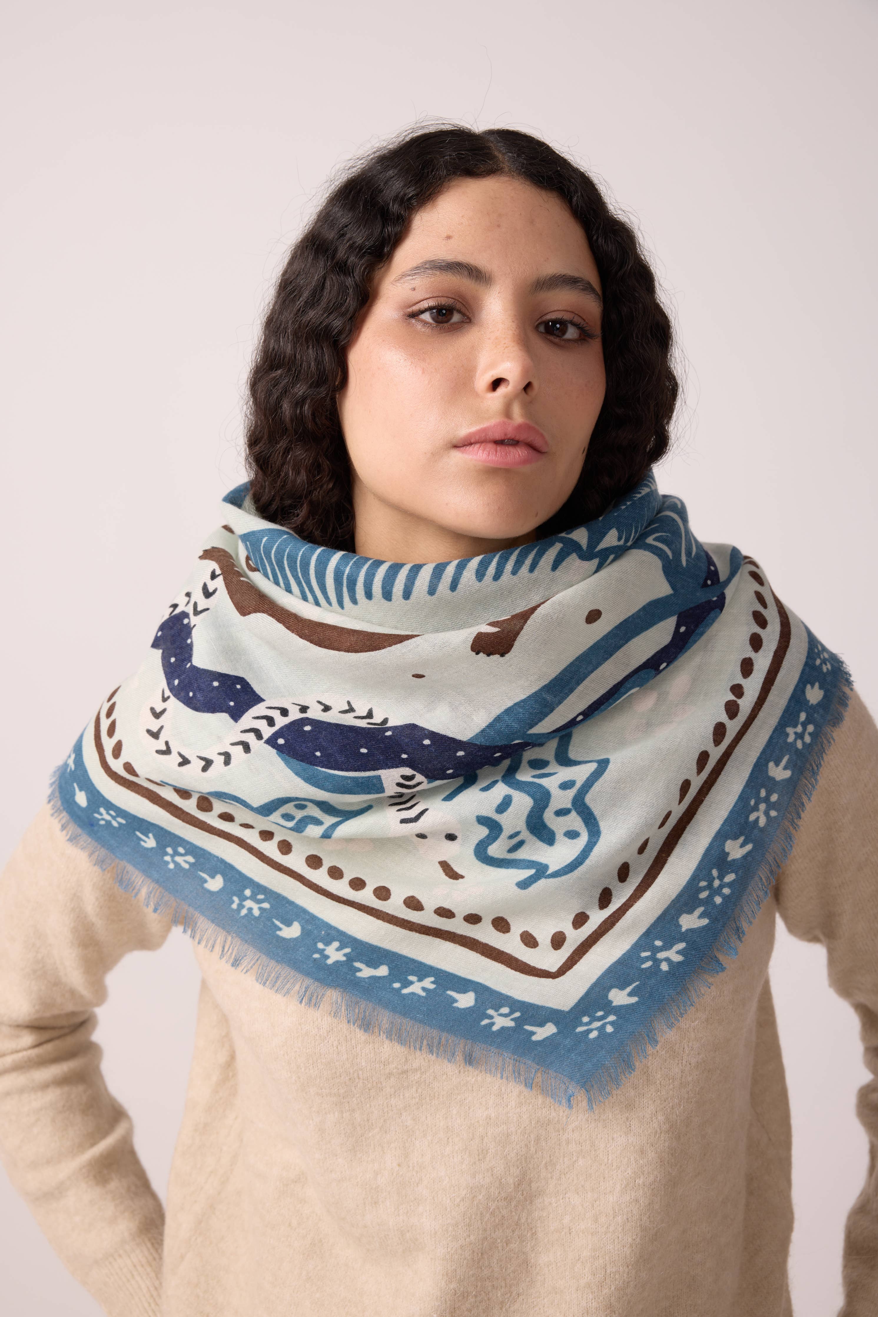 FOULARD LAINE TIGER IN THE PALMERAIE BLEU ORAGE - Image 3