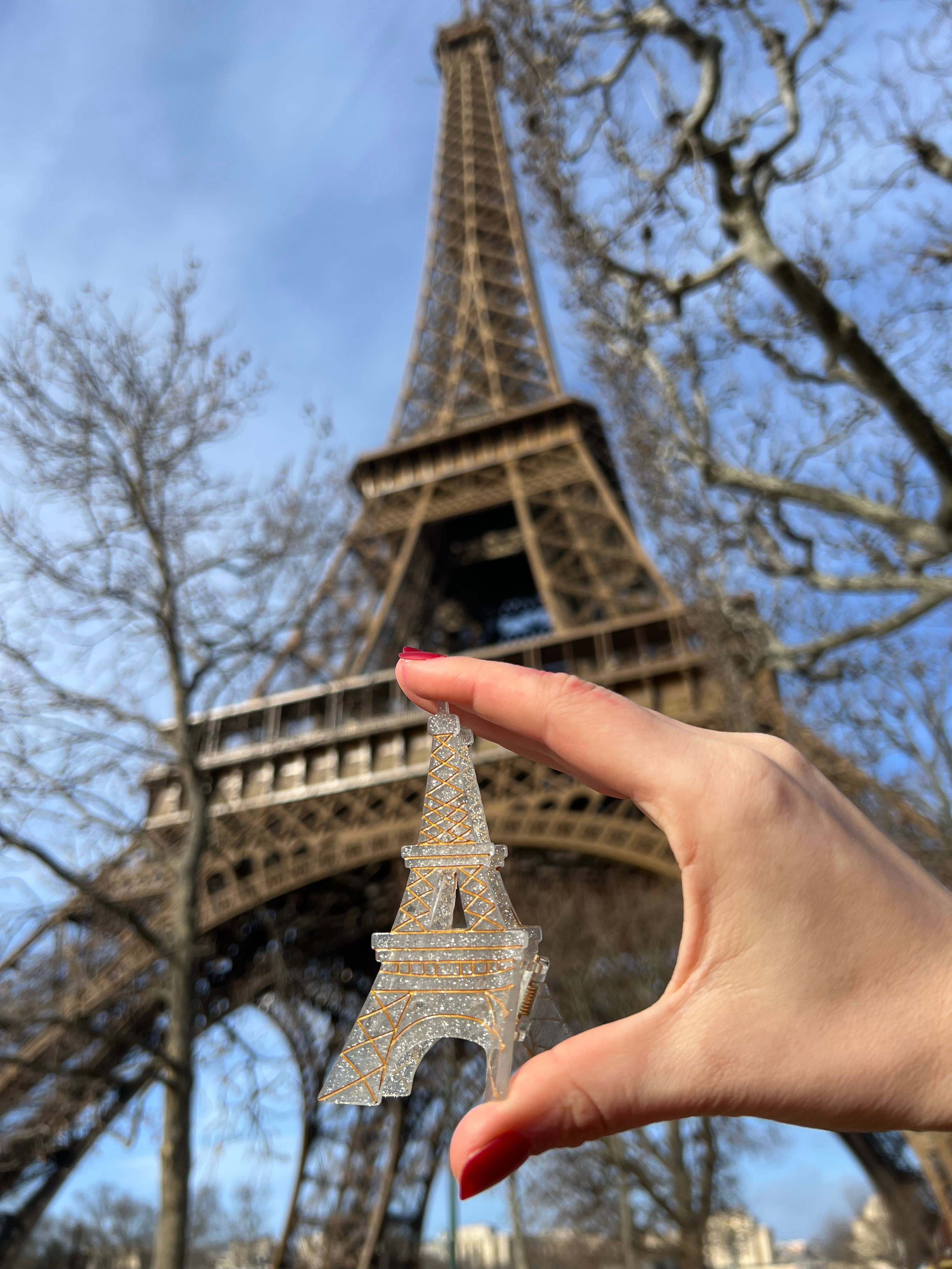 Pince à cheveux à griffes Tour Eiffel Paris peinte à la main: Crème - Image 5