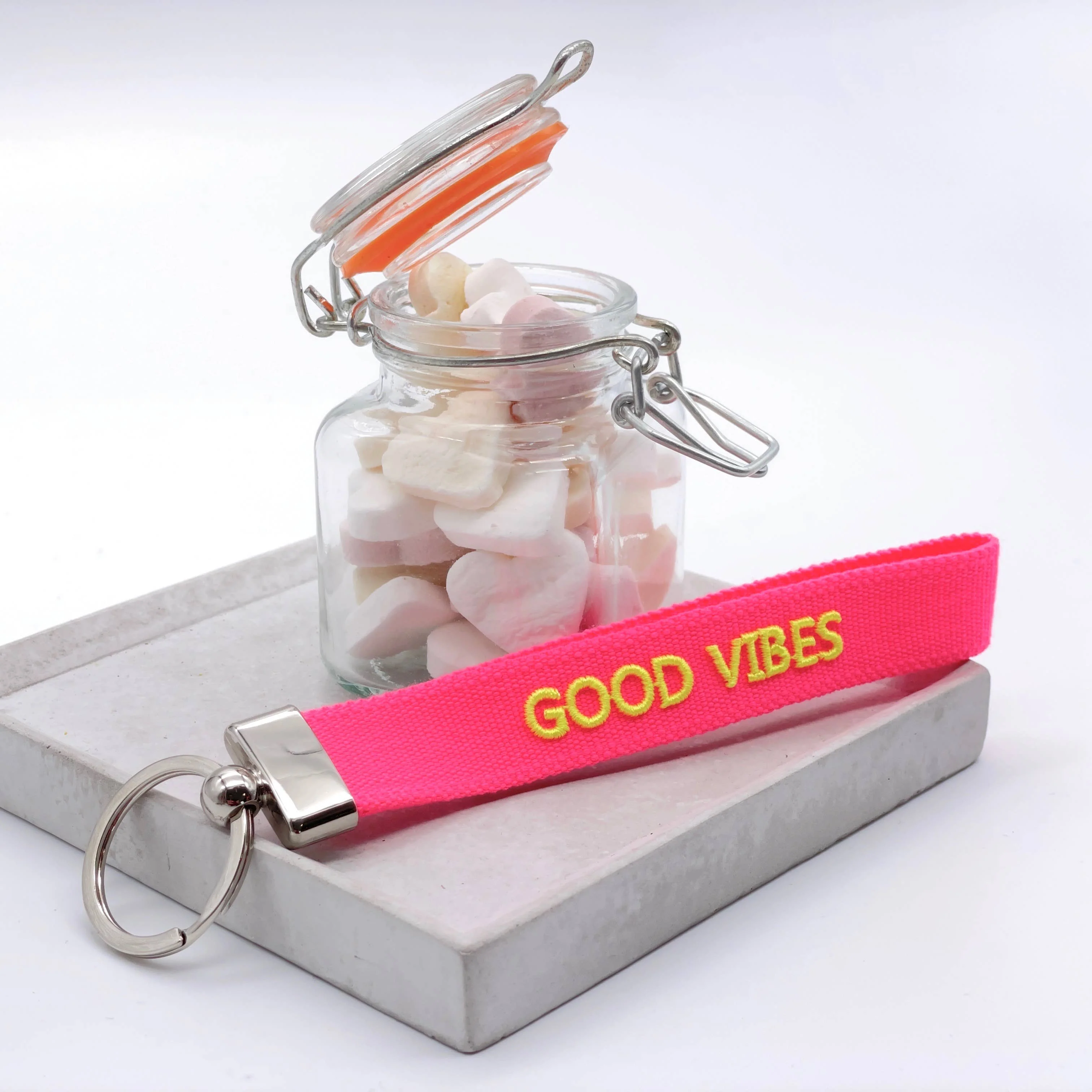 Porte-clés brodé tissé GOOD VIBES - Image 2
