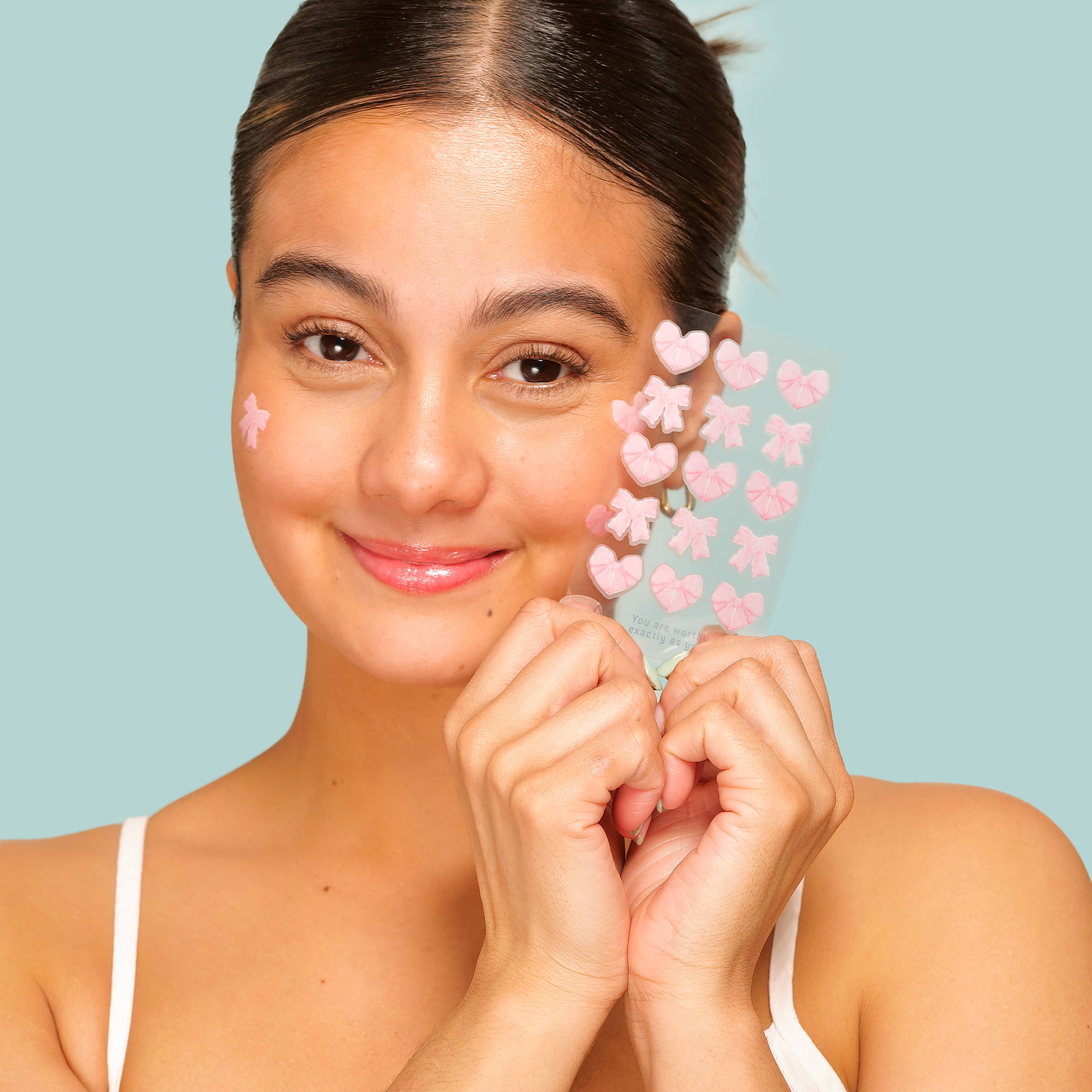 Pretty in Pink ! Patchs anti-boutons en hydrocolloïde en forme de nœud - Image 2