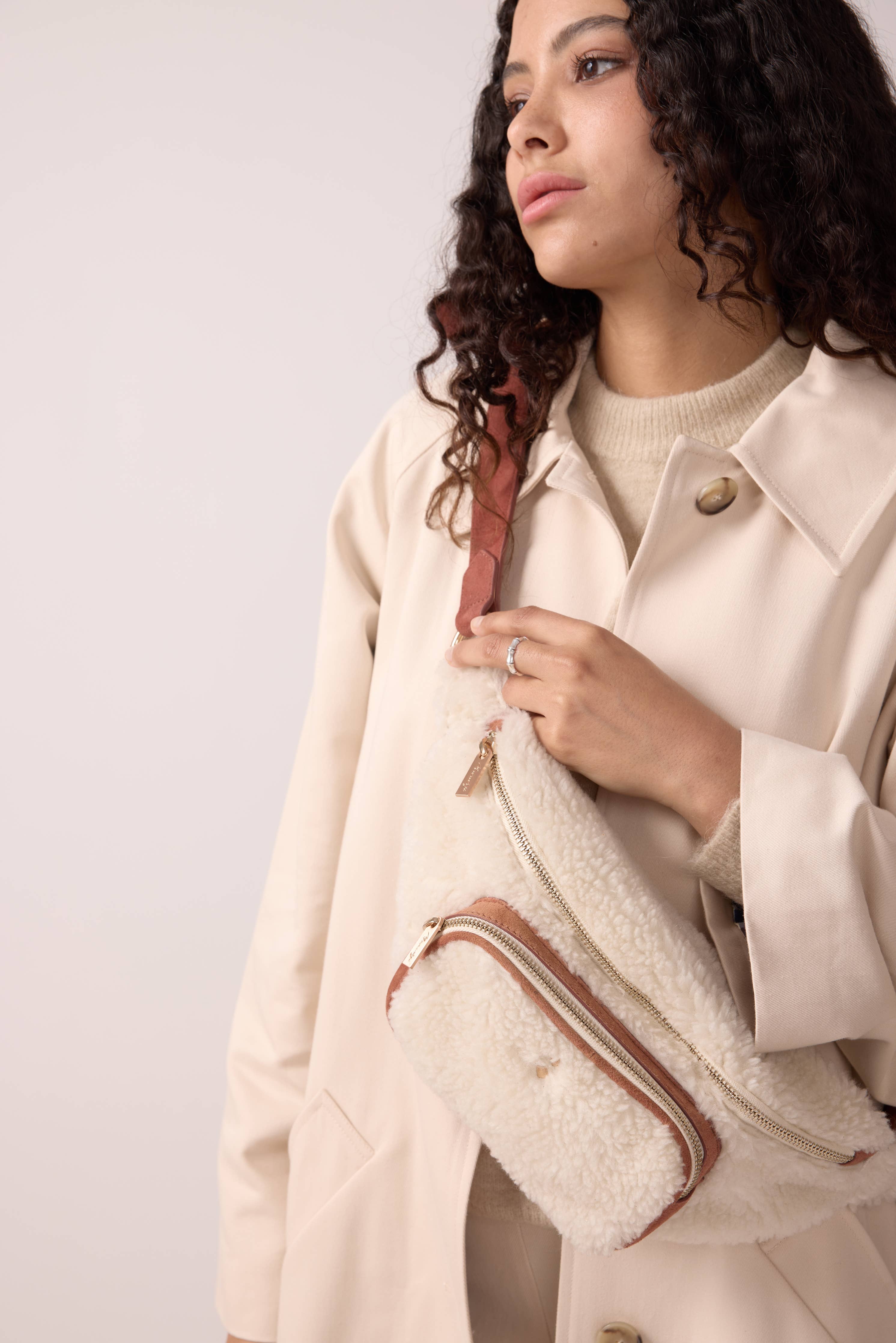 SAC BANANE SHERPA COGNAC NICOLETTA - Image 3