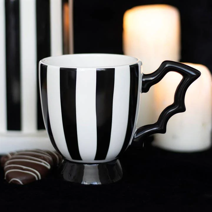 Tasse de thé d'Halloween à ailes de chauve-souris rayées gothiques