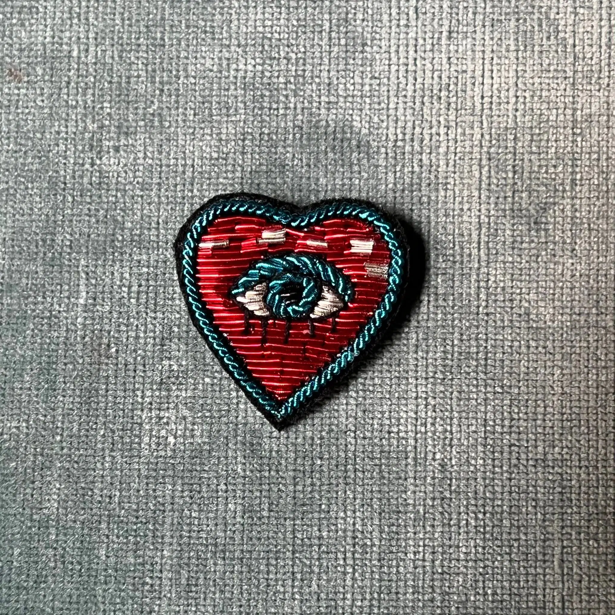 Broche - Cœur œil